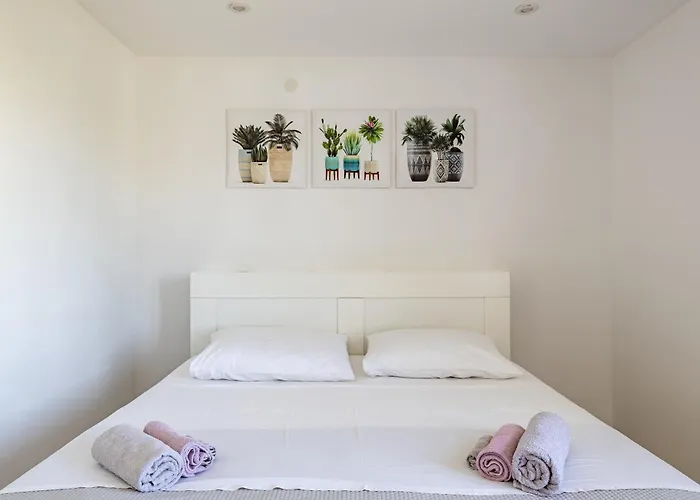 Under The Rock Apartament Split